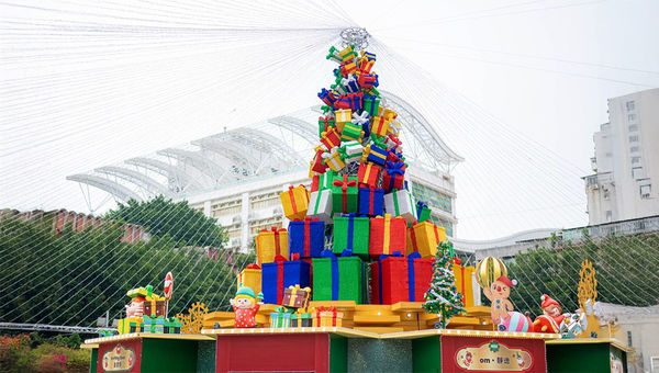 Enjoy festive vibes at Macao’s lively Christmas markets. Enjoy festive vibes at Macao’s lively Christmas markets.